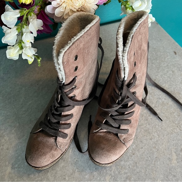 ALDO Wedge Shearling Booties Size 39 - Picture 3 of 7